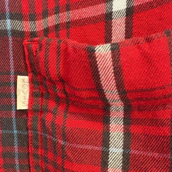 Levi’s Size XL Extra Large Soft Red Plaid Button Down Shirt - Picture 3 of 5